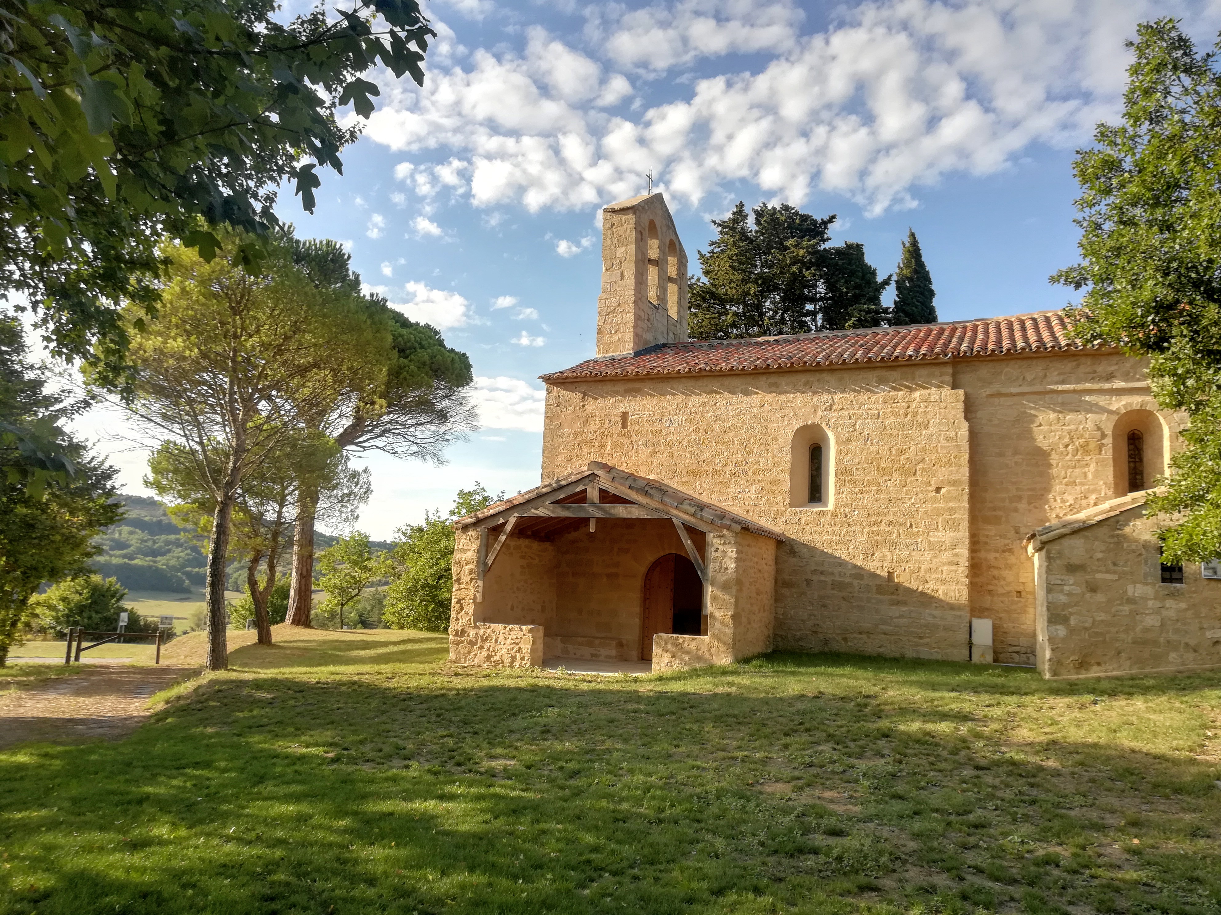 Chapelle Sainte-Foi - Monument historique du XIIe siècle restauré